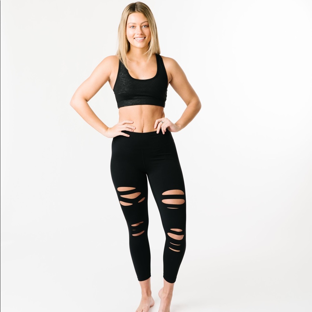 Black slash high rise 7/8 leggings size 4 Zyia